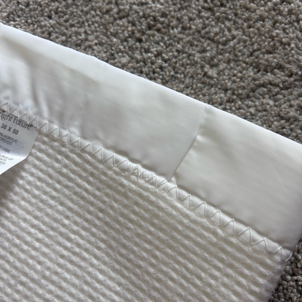 Vintage baby Morgan/bright future blanket 100%acrylic waffle weave NWOT white - Picture 4 of 4